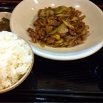 Menyaihee - 豚肉とネギ炒め定食 スープ付き @800