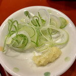 稲にわうどん 割烹 日本橋 古都里 - 生姜とネギの薬味