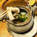 長島 - 2.松茸と鱧の土瓶蒸し(湯葉 青菜 粟麩 酢橘)