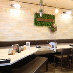 クシナグリル - 店舗内観