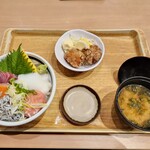 築地食堂　源ちゃん - 日替わり丼と鶏唐揚げ