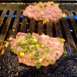 Yakiniku Hahitokuchime Daruma - 