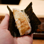 Sushi Honten Noboru - ◇のどぐろ（島根）
                        咀嚼の必要がないほどの柔らかさと溶けだす脂。気付けば見失い、旨味だけが置き去りに。
                        手巻きらしからぬ贅沢なサイズの一品。