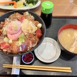 魚がし食堂　中央市場店 - ネギトロといろいろ魚のヅケ丼。1300円