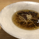 吉花 - 落葉きのこのスープパスタは魚醤を使っていて大晦日に食べたくなりました
