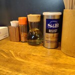 煮干し中華そば 一剣 - 卓上