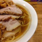 煮干し中華そば 一剣 - この脂に釘付け