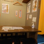 Saketomeshi Daidai - 店内入って左奥のテーブル席
