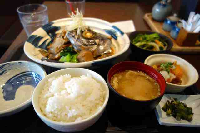 アラ煮には いったい何種類の魚が By タナさん さかなさま 北千住本店 北千住 魚介料理 海鮮料理 食べログ
