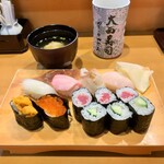 Oonishi Sushi - 上寿司ランチ。茶碗蒸し、小鉢、味噌汁付きで2200円