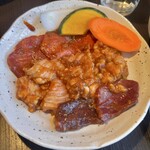 焼肉こぶた - ミックスBランチ(\1,110)　タン・ホルモン・ハツ計130g