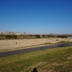 川ばた - 河川敷では野球やサッカーなど楽しむ子供たちや大人がたくさん！コロナ禍前のような光景が見ていて嬉しくなった♪