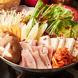 Satisfied with the volume! There is also a hot pot! Excellent value for money★All-you-can-eat course!