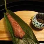 京都 吉兆 - ちまきの中はお赤飯