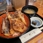 串天ぷら　段々屋 - ちょいと接写▪️B天丼
（海老・いか・きす・野菜３種・かしわ）¥1.100