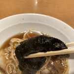 自家製熟成麺 吉岡 - 海苔で巻いて食う
