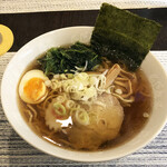 breath food - 懐かし中華そば800円。見ための時点で美味しそう。わかめかほうれんそうが選べます