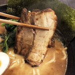 breath food - 重量感のあるチャーシュー。ほろっとしているのに、かめばかむほど味が出てきます