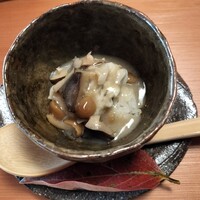 比良山荘 - 琵琶湖の鰻とキノコの飯蒸し　白味噌仕立て