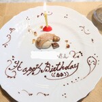 La Brianza - 小さなサイズながら作り込まれているモンテビアンコで、ふんわりマロンムースに生クリームマロンクリーム、マロングラッセ、パウダーシュガー。丁寧な仕立てに感動(๑´ڡ`๑)♡