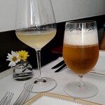 Le Beurre Mou - グラス白ワイン800円、アサヒプレミアム熟選600円