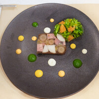 フランス料理 タンモア - 根菜と牛タンテリーヌ、早生みかんのサラダ