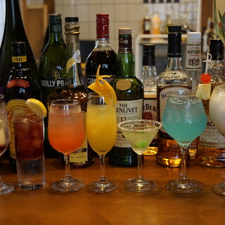 Over 100 types of various drinks. I will make an original cocktail