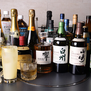 We have a wide variety of alcoholic beverages that go well with meat, including our special lemon sour and wine.
