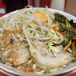 ラーメン二郎 - ラーメン（850円）＋汁なし（100円）＋九条ねぎキムチ（100円）、ガーリックシュリンプ油・ニンニク