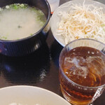 焼肉ほんまもん - ご飯大、お味噌汁、千切りキャベツのサラダ、麦茶
