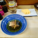 天満酒蔵 - 焼酎（麦、お湯割り）［270円］、だし巻［200円］、さば煮つけ［250円］