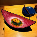 いざかや しん - ウニほうれんそうはウニホーレンとも呼ばれる広島の名物料理です。生雲丹であることが重要なポイントです(o^^o)