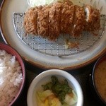 Tonkatsu Ise - チーズ入り重ねとんかつ定食（940円）