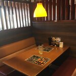 アイリスラーメン - テーブル席