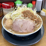 Suzukiya - 子豚ラーメン830円・ネギ150円（現金トッピング）・味玉（クーポン利用）