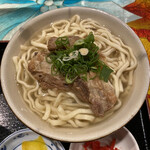 沖縄料理 ソーキ家 - ソーキが2個乗ったソーキそば