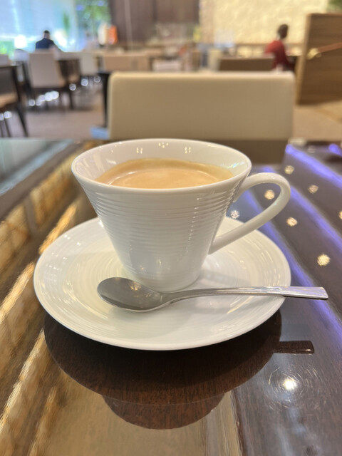 cafe lounge atrium photo 2