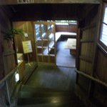 鷹泉閣 岩松旅館 - 岩風呂への階段の途中に休憩所があります