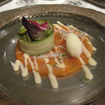 ロドラント ミノルナキジン - 前菜：自家製サーモンマリネ有機レモンのソルベ添え