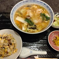 CHINESE 宗家 - 海鮮入り五目あんかけ汁そばセット、焼飯に変更