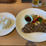 Karuizawasebuntsugorufuhigashikosuresutoran - 牛肉のグリル