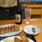 Dosanko - 主人の注文:瓶ビール・焼き餃子