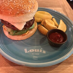 Louis Hamburger Restaurant - パティが肉肉しくて美味しかった〜♬お肉を食べてる感がすごい*\(^o^)/*