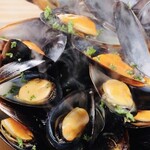 白啤酒蒸貽貝-mussels steamed in whitebeer-