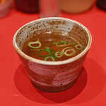 大塚 幸龍軒 - 【肉厚レバニラ炒飯@税込890円】スープ