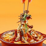 Butter-scented Japanese-style volcano made with young chicken and plenty of mushrooms