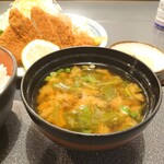 成田屋牛焼肉とんかつ - 味噌汁