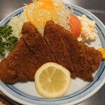 成田屋牛焼肉とんかつ - ロースカツ定食1155円