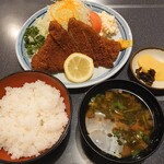成田屋牛焼肉とんかつ - ロースカツ定食1155円