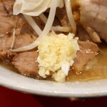 ラーメン二郎 - ニンニク少し